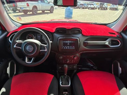 Used 2018 Jeep Renegade Latitude w/ Popular Equipment Group AWD/4WD image 12