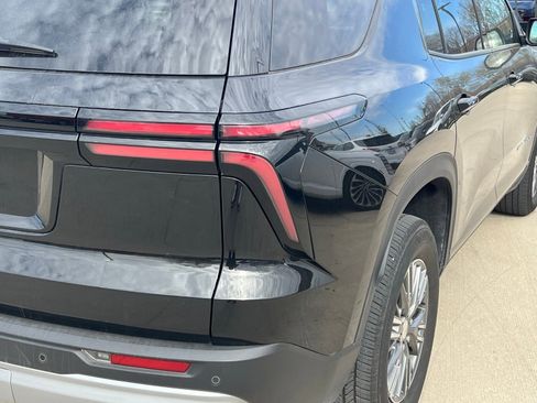 Used 2025 Chevrolet Traverse LT image 14