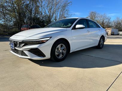 Used 2025 Hyundai Elantra SE
