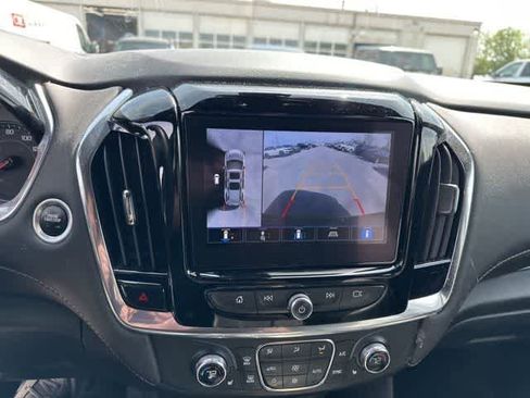 Used 2023 Chevrolet Traverse LT w/ LT Premium Package image 9