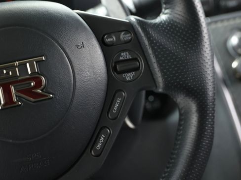 Used 2014 Nissan GT-R Premium image 24