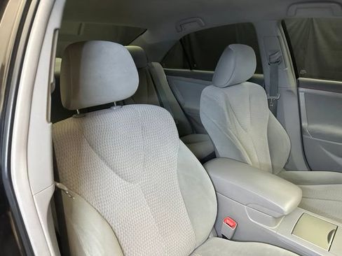 Used 2011 Toyota Camry LE FWD image 16