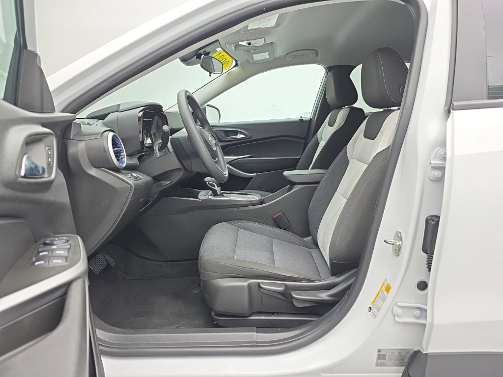 Used 2024 Chevrolet Trax LS FWD image 14