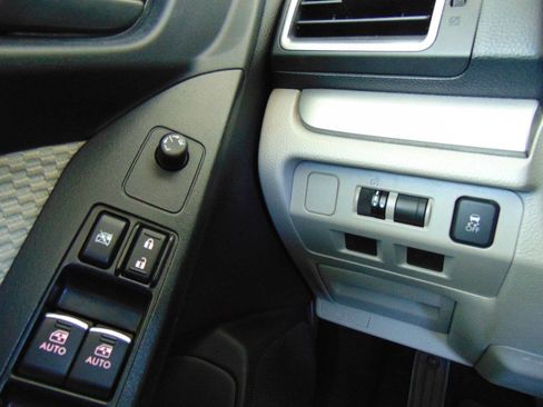 Used 2017 Subaru Forester 2.5i w/ Alloy Wheel Package AWD/4WD image 11