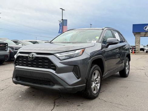 Used 2025 Toyota RAV4 XLE image 3