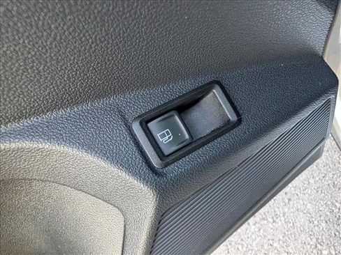 Certified 2023 Volkswagen Taos SEL AWD/4WD image 32