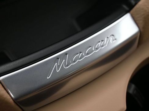 Used 2026 Porsche Macan AWD/4WD image 18