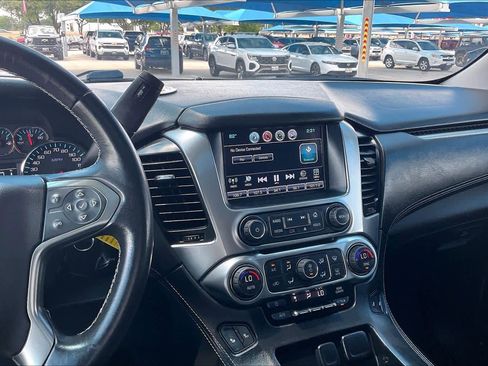 Used 2019 Chevrolet Suburban LT image 7