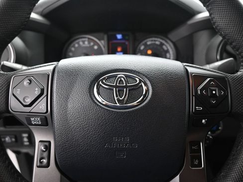 Used 2019 Toyota Tacoma TRD Sport RWD image 11