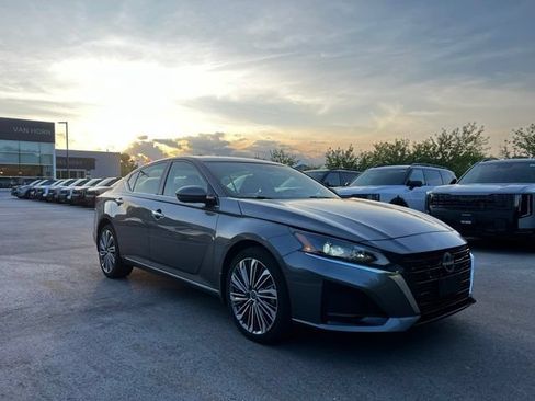 Used 2023 Nissan Altima 2.5 SL AWD/4WD image 1