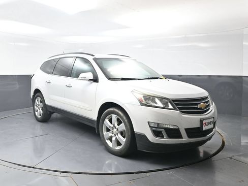 Used 2016 Chevrolet Traverse LT w/ Traveler's Package AWD/4WD image 3