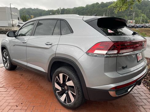 New 2026 Volkswagen Atlas Cross Sport SE FWD image 6