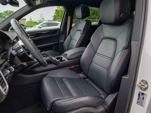 Used 2023 Porsche Cayenne Platinum Edition AWD/4WD image 24