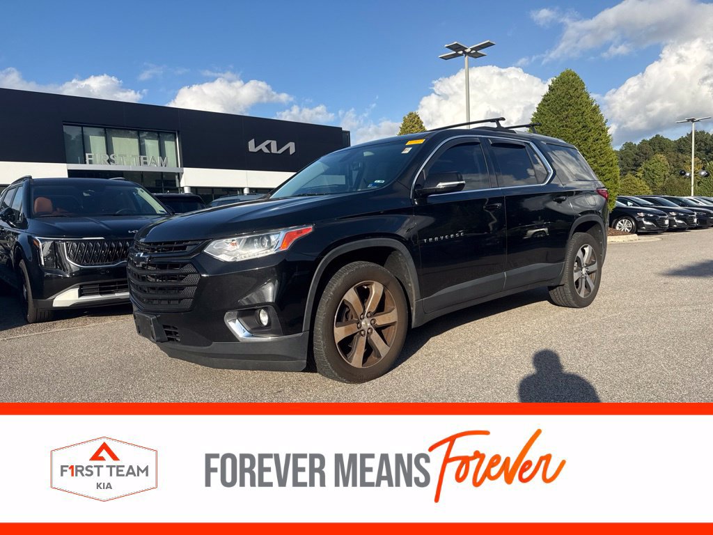 Used 2018 Chevrolet Traverse LT w/ LPO, Black Accent Package FWD image 1