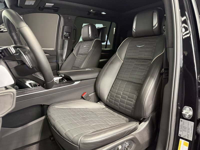 Used 2026 Cadillac Escalade ESV V AWD/4WD image 18