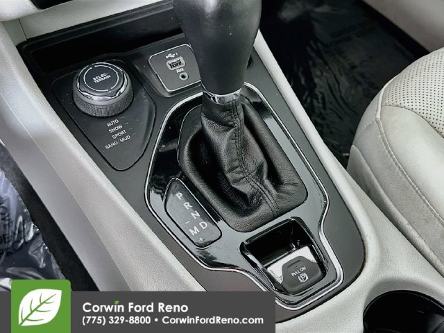 Used 2019 Jeep Cherokee Overland w/ Technology Group AWD/4WD image 20