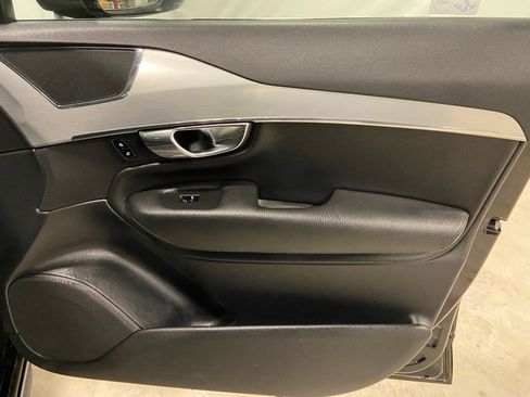 Used 2017 Volvo XC90 T6 Momentum w/ Vision Package image 33