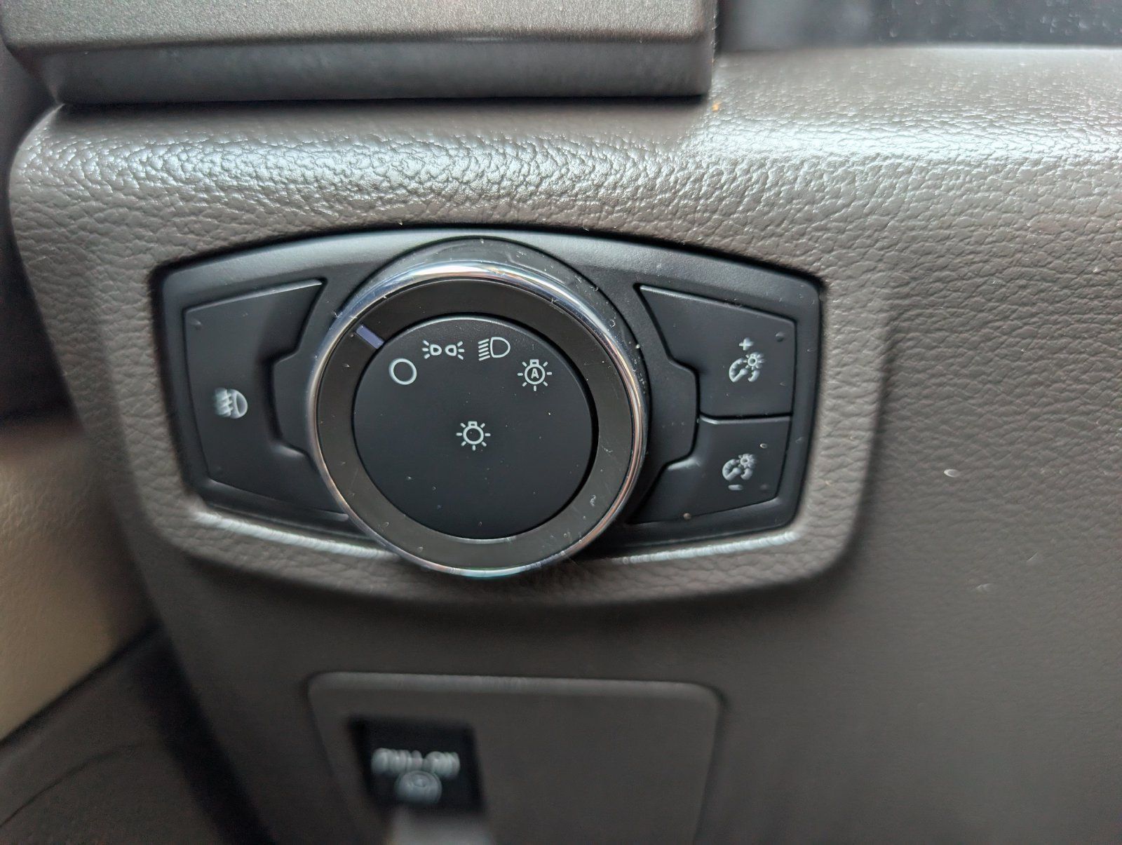 Used 2020 Ford Expedition XLT RWD image 25