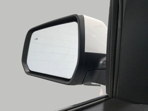 Certified 2023 GMC Acadia SLE w/ Driver Convenience Package image 20