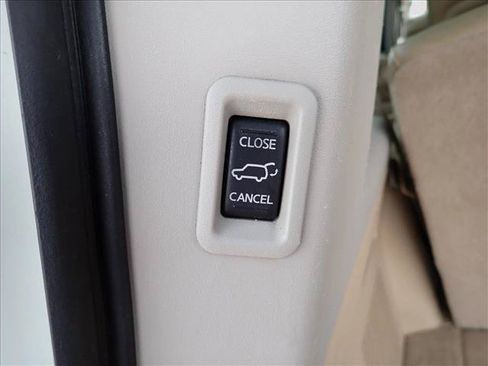 Used 2015 Nissan Armada SL w/ Moonroof Package RWD image 9