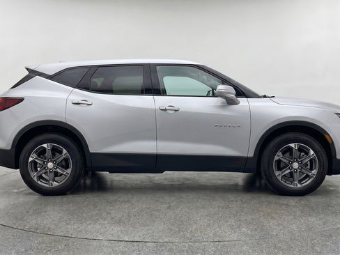 Used 2025 Chevrolet Blazer LT FWD image 11