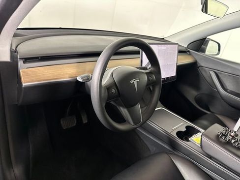 Used 2021 Tesla Model Y Long Range image 13