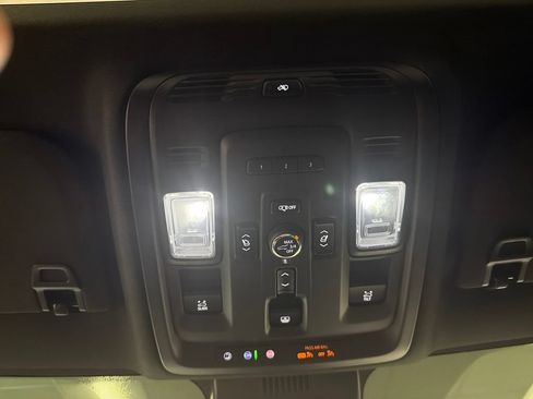 Used 2024 GMC Yukon XL Denali w/ Advanced Technology Package RWD image 17