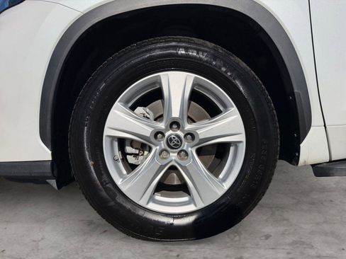 Used 2022 Toyota Highlander LE image 8