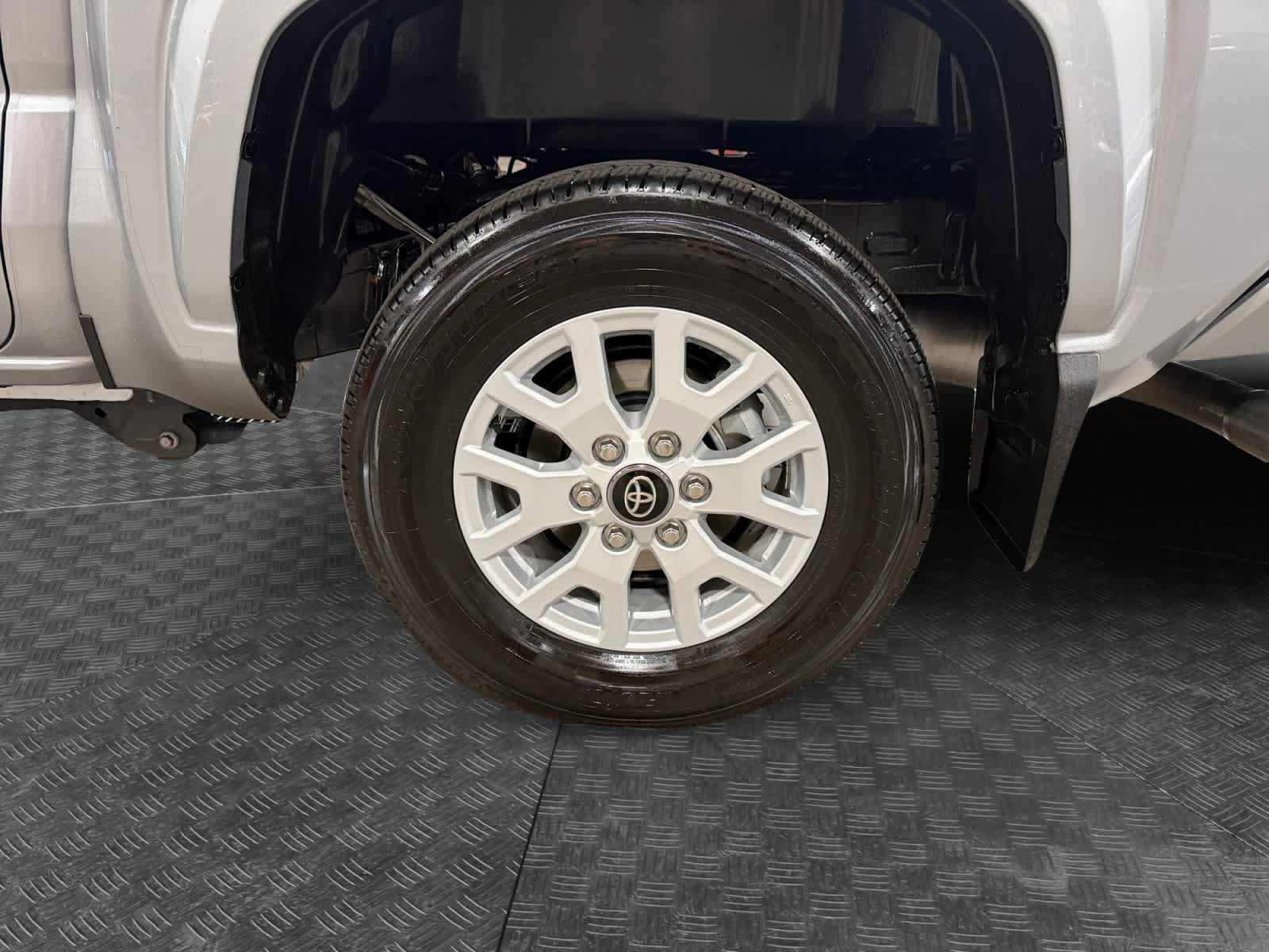 Used 2025 Toyota Tacoma SR5 AWD/4WD image 15