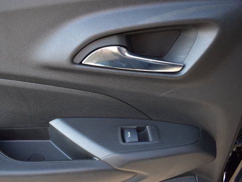 Certified 2024 Chevrolet Trax LS image 12