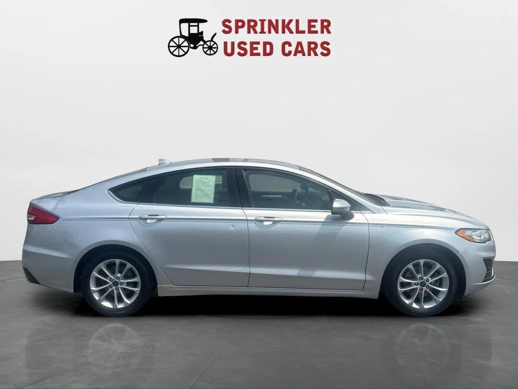 Used 2019 Ford Fusion SE FWD image 3