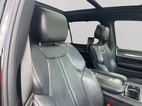 Used 2022 Jeep Wagoneer Series III w/ Premium Group I image 15