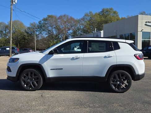 New 2026 Jeep Compass Latitude image 11