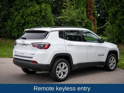 Used 2024 Jeep Compass Latitude AWD/4WD image 5
