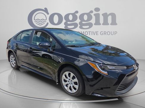 Used 2026 Toyota Corolla LE FWD image 7