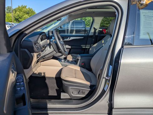 Certified 2022 Ford Escape SEL AWD/4WD image 12