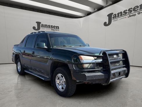 Used 2003 Chevrolet Avalanche 4x4 w/ Suspension Package, Off-Road image 6