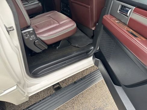 Used 2017 Ford Expedition EL Platinum RWD image 17