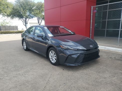 Used 2026 Toyota Camry LE w/ Convenience Package FWD image 9