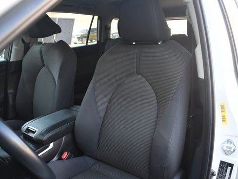 Certified 2025 Toyota Highlander LE AWD/4WD image 17