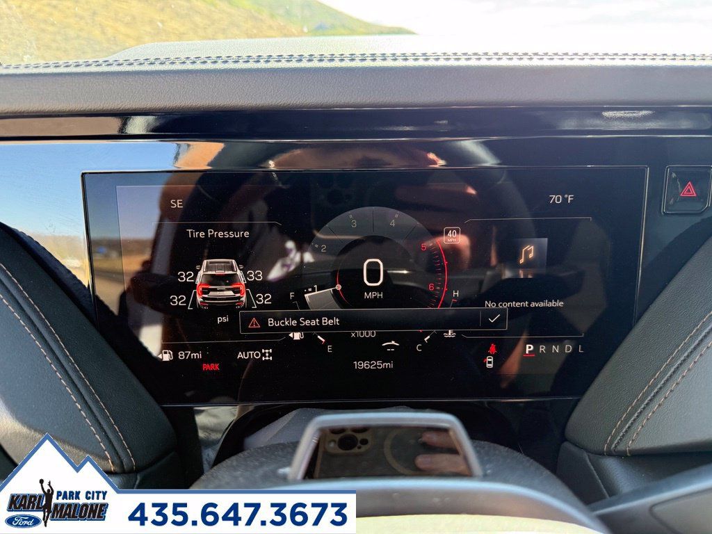 Used 2025 GMC Yukon AT4 w/ AT4 Premium Plus Package AWD/4WD image 19