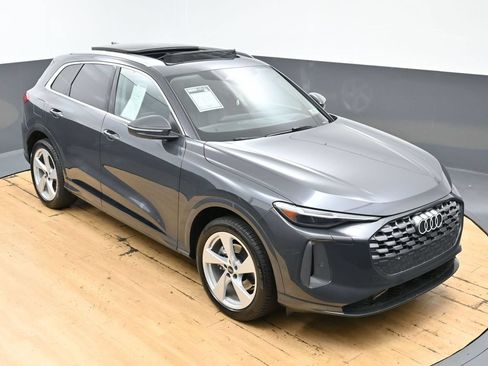 Used 2025 Audi Q5 Prestige AWD/4WD image 45