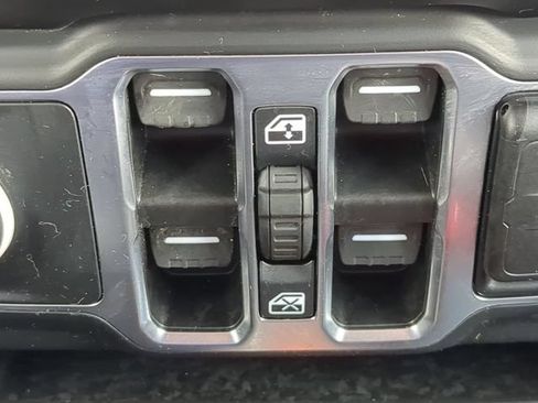 Used 2023 Jeep Wrangler Unlimited Sahara AWD/4WD image 26