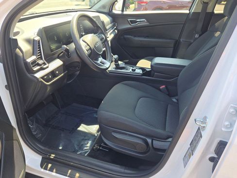 Used 2025 Kia Sportage LX AWD/4WD image 4