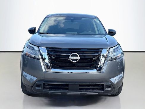 Used 2025 Nissan Pathfinder S image 2