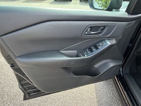 Used 2024 Nissan Rogue S AWD/4WD image 14