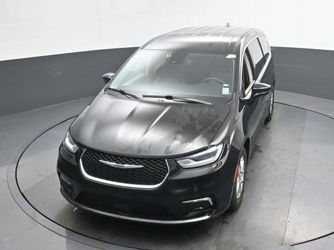 Used 2024 Chrysler Pacifica Touring-L FWD image 33