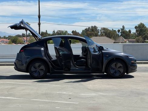Used 2026 Tesla Model Y Long Range AWD/4WD image 19