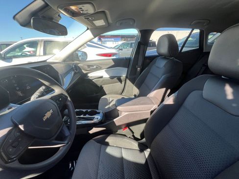 Used 2025 Chevrolet Trax LT image 27