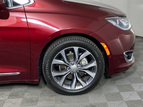 Used 2017 Chrysler Pacifica Limited image 11